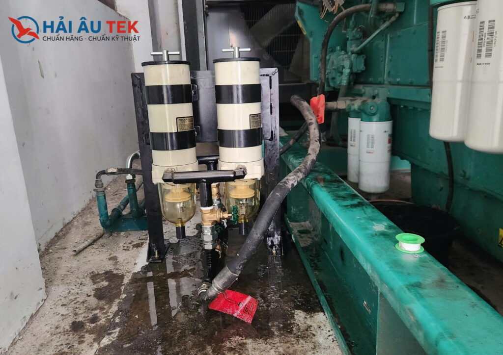 LẮP CỤM LỌC TÁCH NƯỚC NHIÊN LIỆU CHO ĐỘNG CƠ